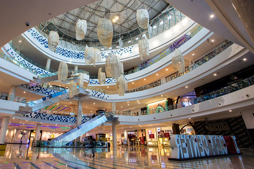 atrium ( نمایی از آتریوم مرکزی )  isfahan shopping complex & largest shopping mall in the world