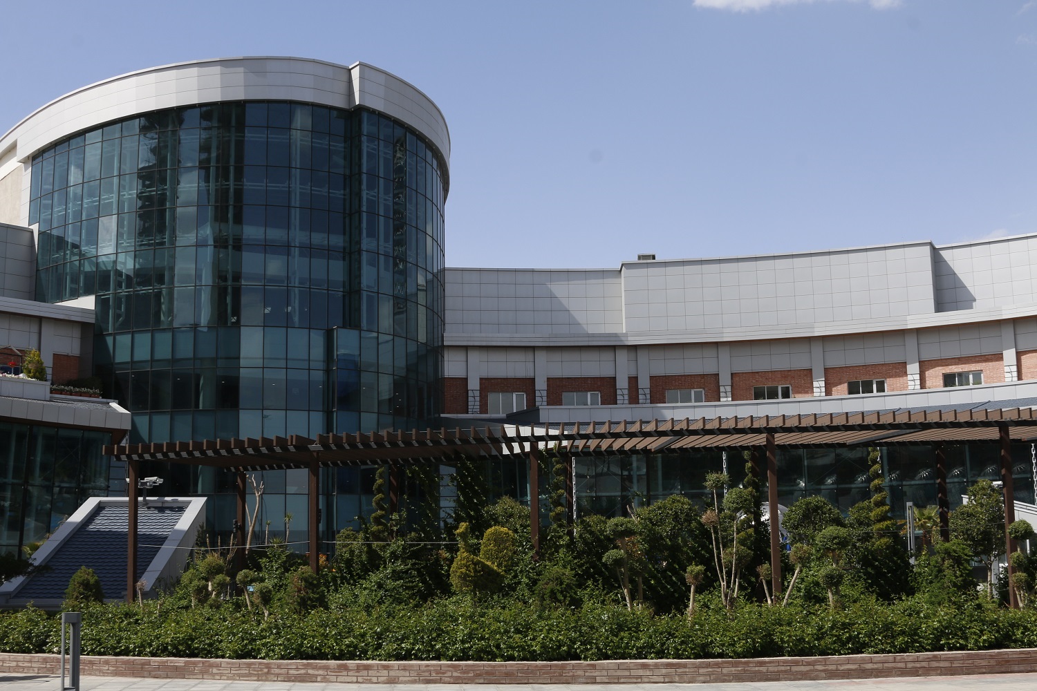 Atrium ( نمایی از میدان سبز )  citycenter & city center